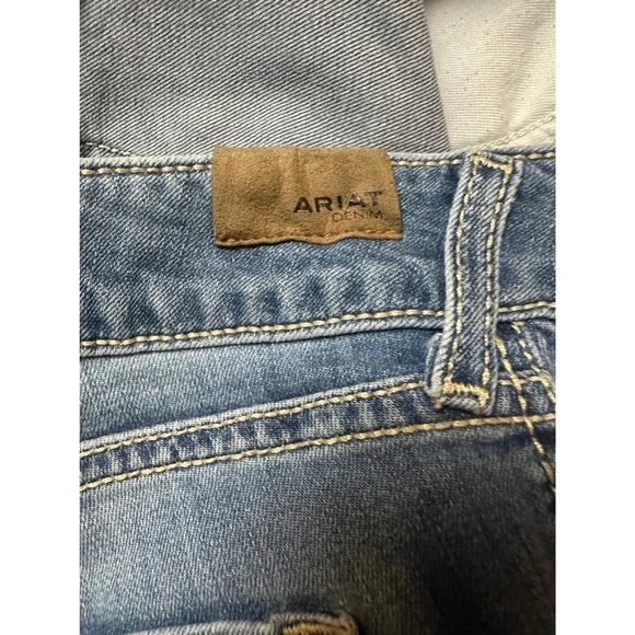 Ariat Denim Women's Straight Leg Cropped Jeans Raw Hem Medium Wash Size 30R - Picture 4 of 7